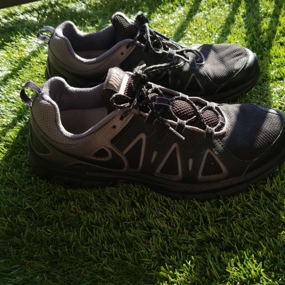 Nike Sport Shoes - Picture 3 of 4